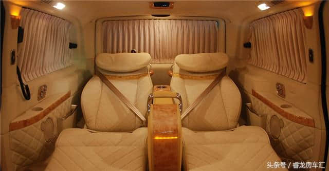 奔驰唯雅诺豪华商务车，座椅获得专利11项！