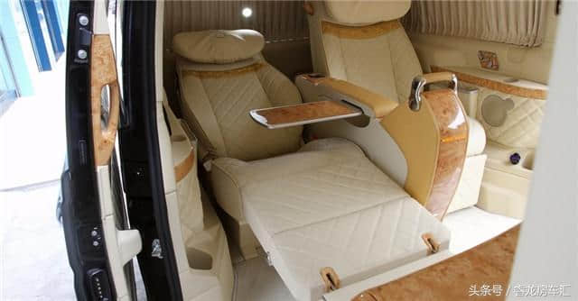 奔驰唯雅诺豪华商务车，座椅获得专利11项！