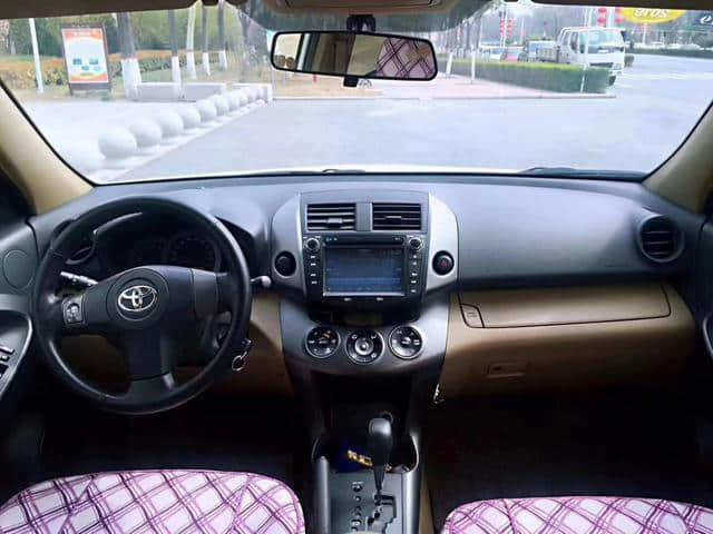 2012年的丰田RAV4二手车，为什么开价10万都说不贵？