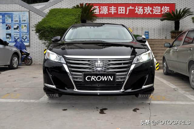 2015款<a href='https://www.baoyanxingh.cn/tag/fengtianhuangguan_1762_1.html' target='_blank'>丰田皇冠</a>实拍，只有懂车的人才会买它？