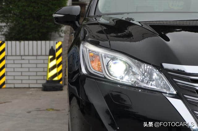 2015款丰田皇冠实拍，只有懂车的人才会买它？