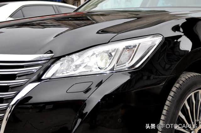 2015款丰田皇冠实拍，只有懂车的人才会买它？