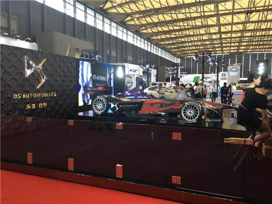 上海国际新能源车展开幕 整车零部件齐亮相