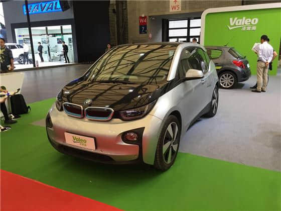 上海国际新能源车展开幕 整车零部件齐亮相