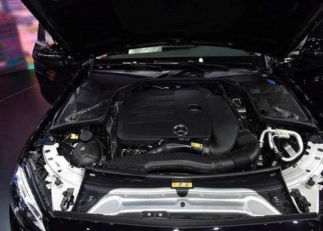 奔驰新C级轿跑旅行车上市，36.38万起步价，搭载9速自动变速箱