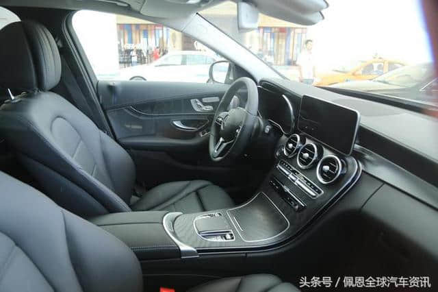 奔驰新C级正式上市 售价31.58-48.68万元
