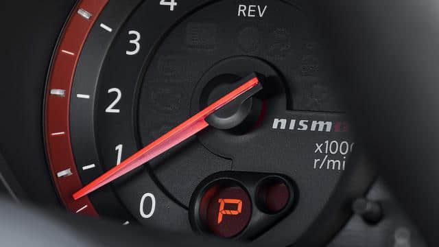来看十年来尼桑公司最高杰作跑车 370Z化身Nismo席卷而来