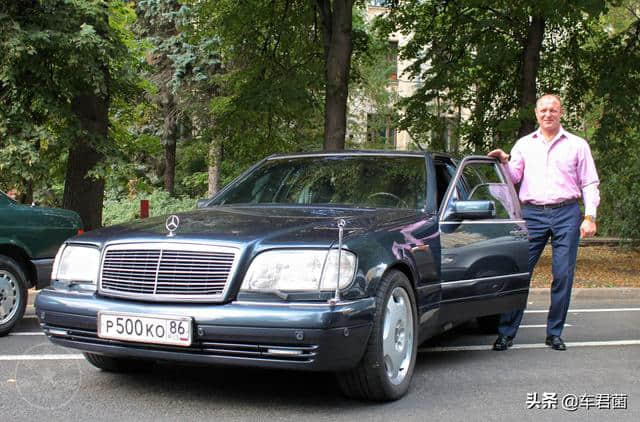 坐标俄罗斯莫斯科，奔驰经典车小聚，你能说出哪款型号？