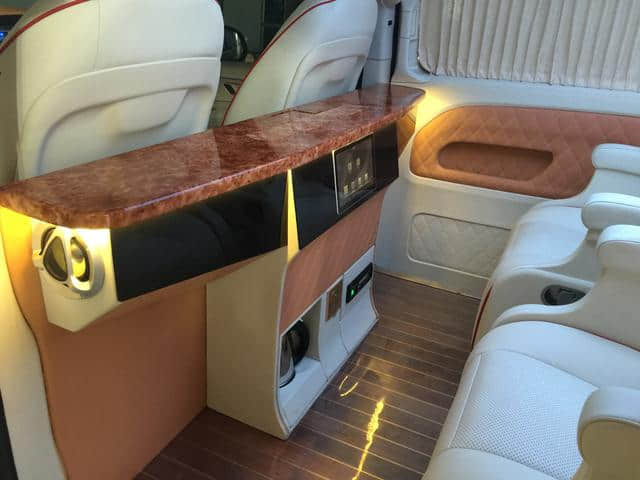 奔驰商务车系列：威霆/唯雅诺/V260整车内饰和航空座椅升级效果！