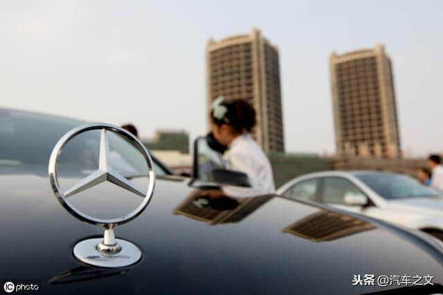 中国乘用车女性用户洞察报告：女性撑起奔驰“半边天”
