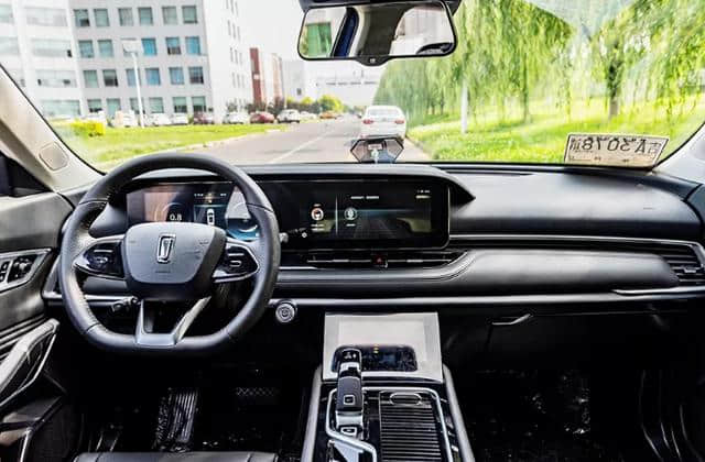 一汽奔腾推出全新中型SUV，搭载2.0T发动机，有望十月上市