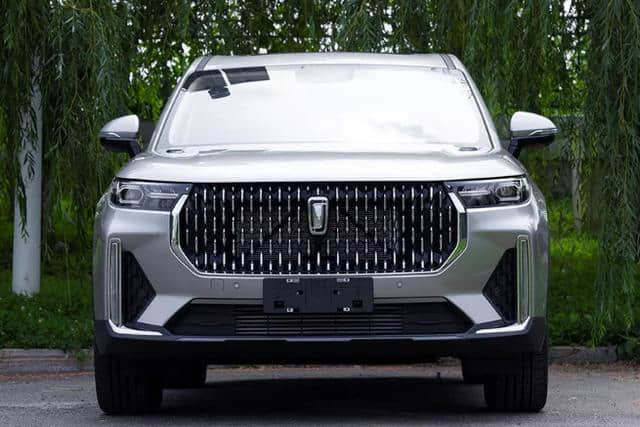 一汽奔腾推出全新中型SUV，搭载2.0T发动机，有望十月上市