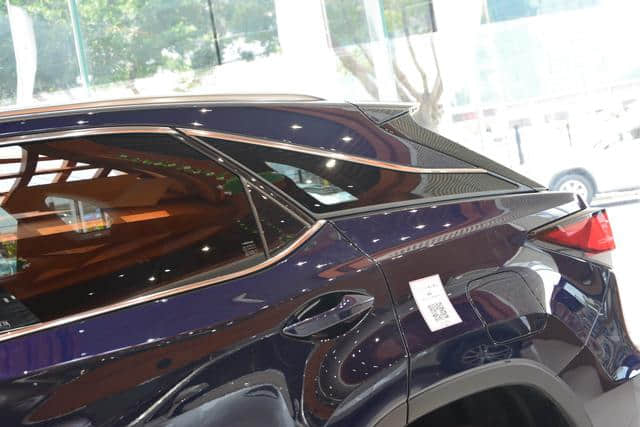 实拍新款雷克萨斯RX：预售价39.90万元起 或成豪华SUV“搅局者”