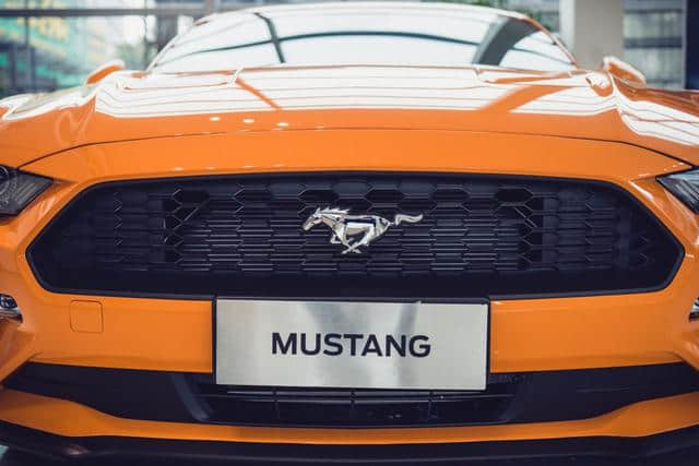 不看品牌只看性能，福特Mustang和宝马3系GT如何选？