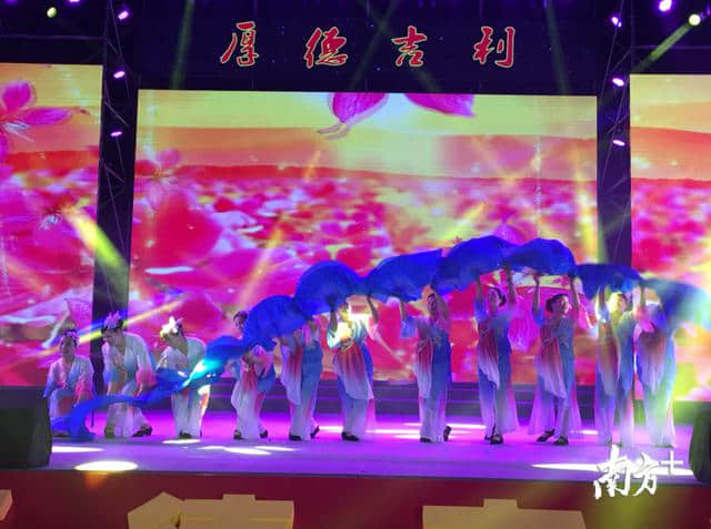 禅城南庄吉利村200多位妇女演绎唯美舞蹈，靓爆镜！
