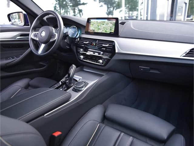 宝马540i X-Drive Touring，宝马5系旅行和5系GT你们更爱哪种