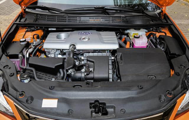 雷克萨斯旗下体格最小的一款车，搭载1.6L混合动力，纯进口售21万
