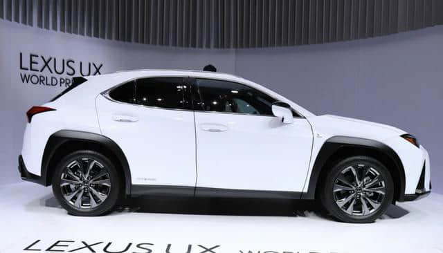 雷克萨斯UX东京上市，报价24万起，将成为雷克萨斯最便宜SUV