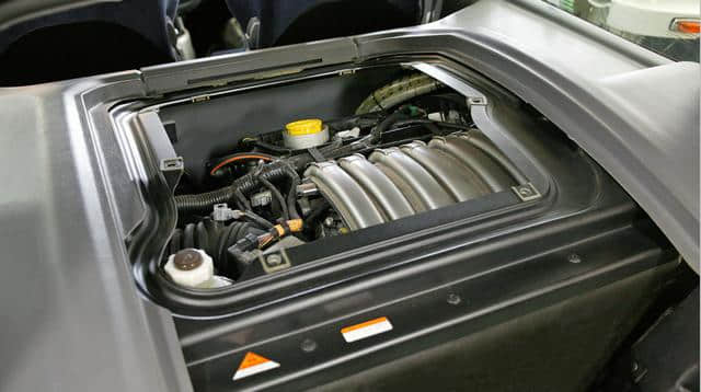 这款雷诺Clio V6的二手车在美国卖出了高价，性能不输现在新的GTI