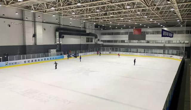 萨维申科来京，世纪星国际冰雪体育中心备战氛围浓烈