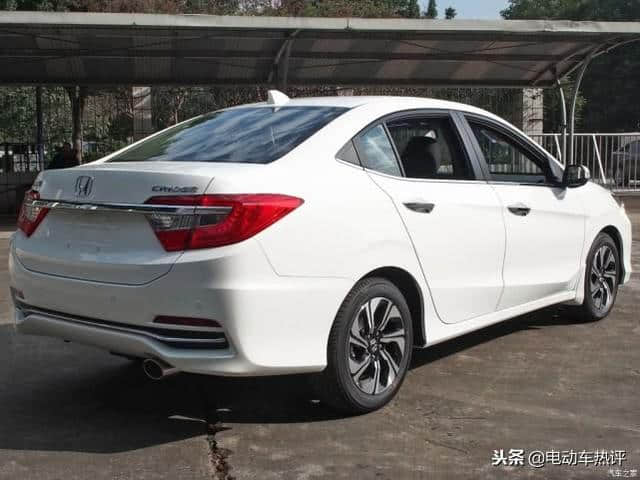 广州本田推出新改款车型，百公里油耗仅5个，价格方面自己查询
