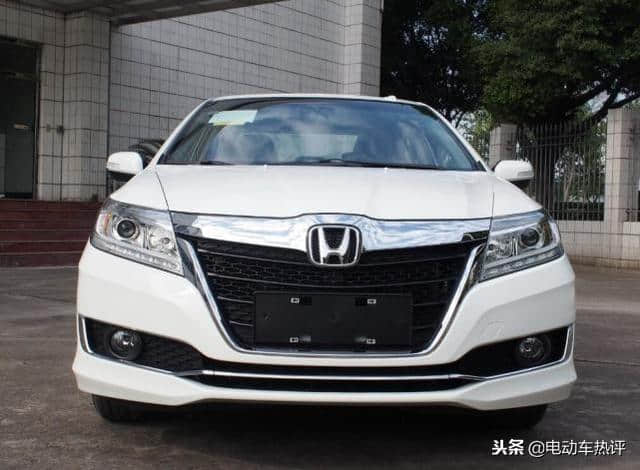 广州本田推出新改款车型，百公里油耗仅5个，价格方面自己查询