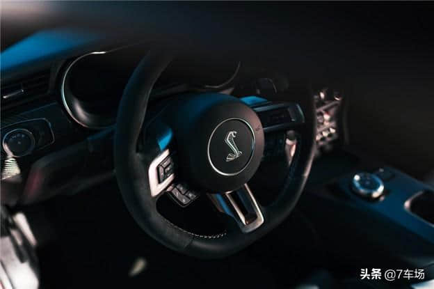 福特终极性能车Shelby GT500，手工组装V8 动力排气量扩至5.2升