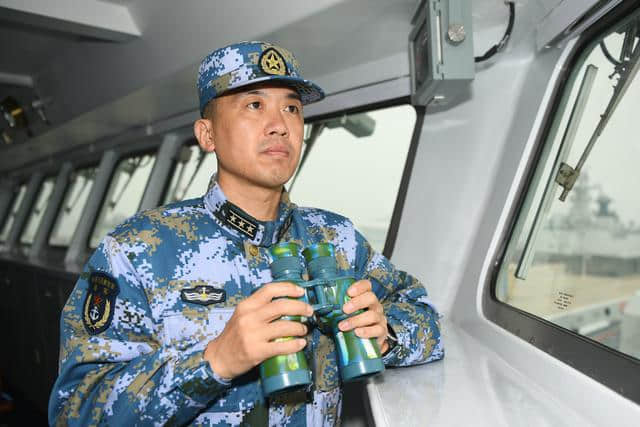 对话海军临沂舰舰长张广耀——时代在淘汰人，时代也在挑选人