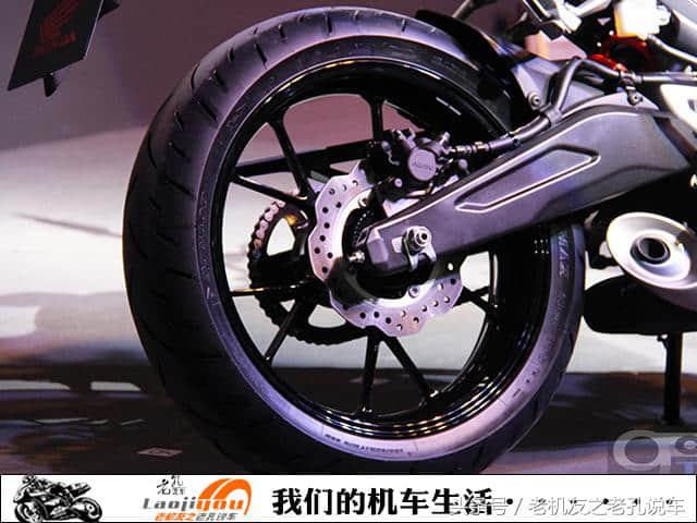 本田新CB摩托上市，虽然只有150排量，2万不到的价格绝对帅到爆