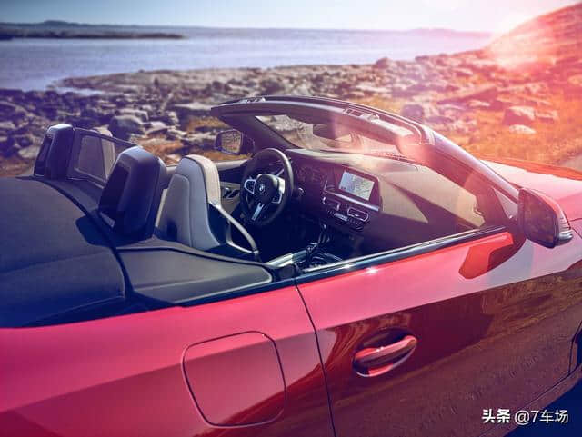 全新一代宝马Z4正式开始发售，全新款车承袭了敞篷车必备各项特质