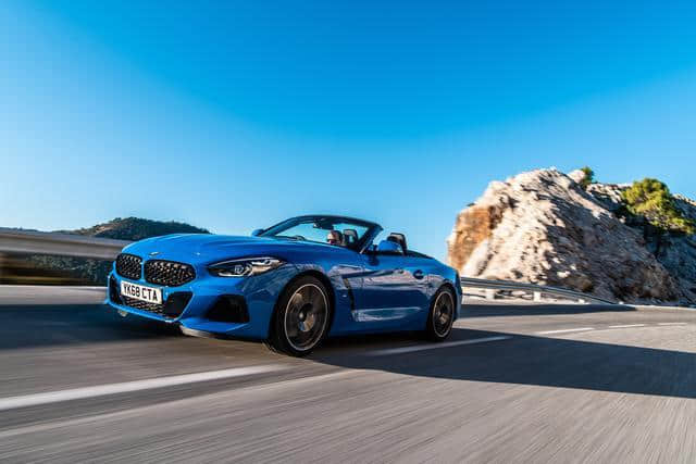 动力搭载2.0T和3.0T ，海外版2019款宝马 BMW Z4 sDrive20i欣赏！