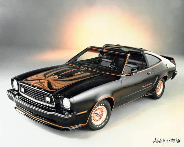 福特Mustang庆祝诞生55周年，所有车型都到了，你认识几款？