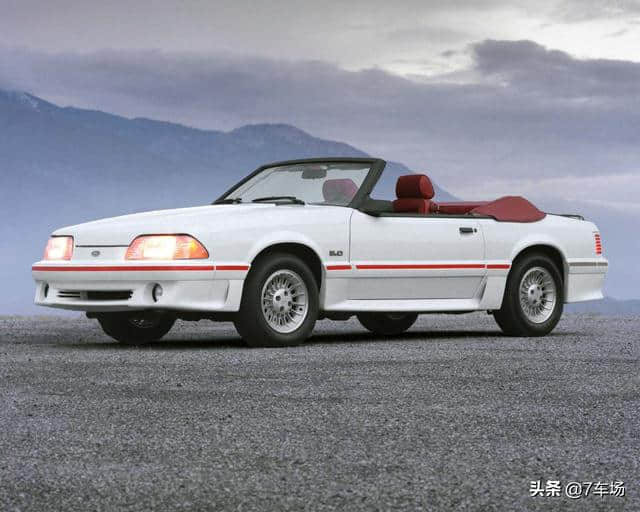 福特Mustang庆祝诞生55周年，所有车型都到了，你认识几款？