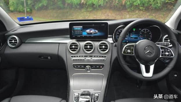 试驾小改款的：Mercedes-Benz C200 Avantgarde，小排量更灵活
