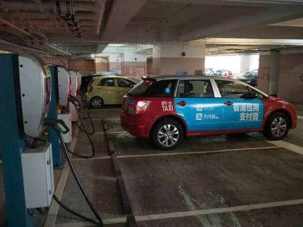 香港最后一台比亚迪e6电动出租车报废处理