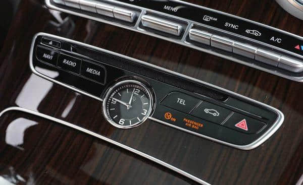 2017款奔驰C300，才看一眼就超级想买！