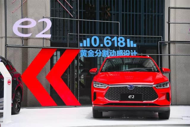 「新车上市」售价8.98-11.98万元 比亚迪首款跨界车型e2