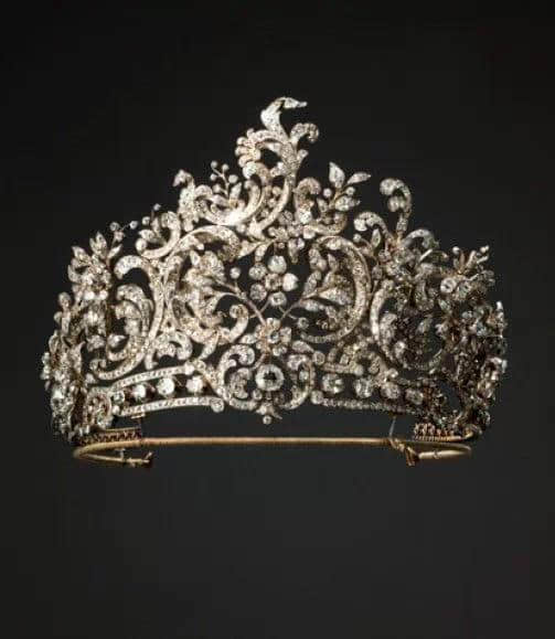 奢华的皇室象征：Imperial Crown 皇冠