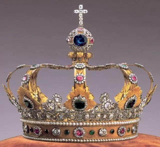 奢华的皇室象征：Imperial Crown 皇冠