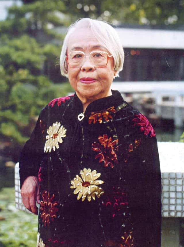 琼瑶是她外甥女，她是我国第一位女外交官，102岁养生秘诀四个字