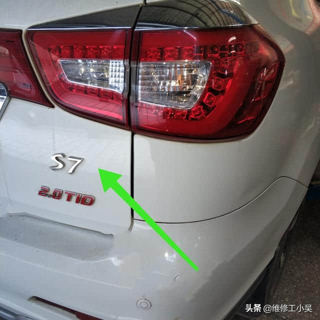 比亚迪S7在颠簸路面行驶有异响，漏油的减震器让车主明白了原因！