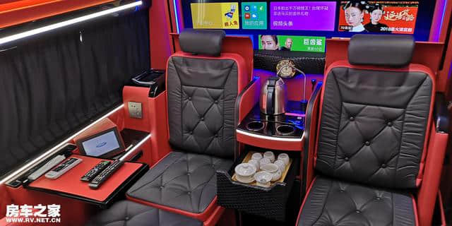 福客特全顺逸途至尊版商务车，7+2模式，大气的中国红内饰风格