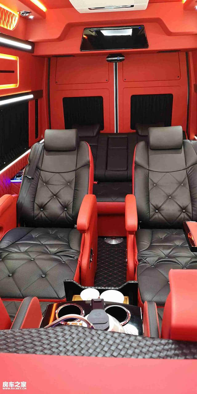 福客特全顺逸途至尊版商务车，7+2模式，大气的中国红内饰风格