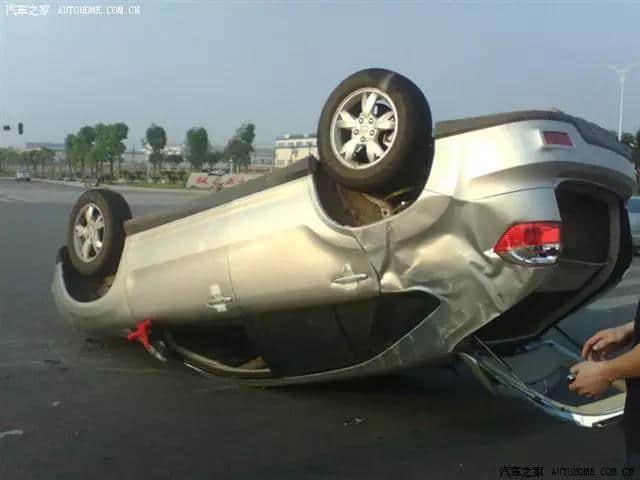 比亚迪S6车祸！太惨了！