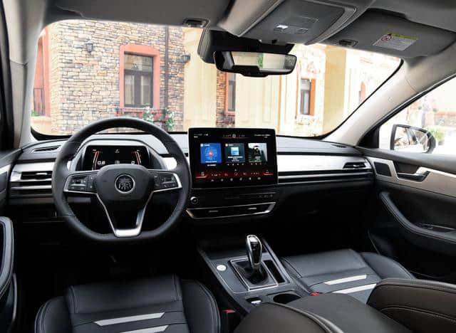比亚迪秦Pro，坐拥A+级轿车尺寸，配1.5T，起步价7.98万