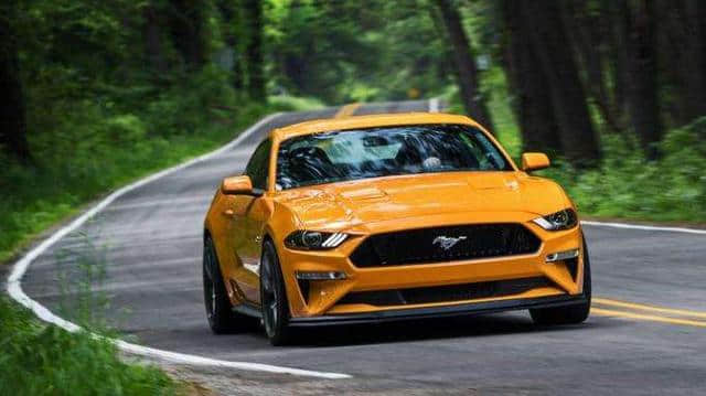 同是美系肌肉车，Mustang为何畅销，道奇挑战者却不能？