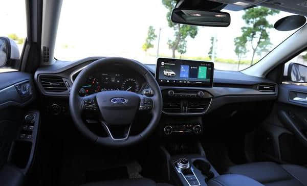 福特新款跨界紧凑级SUV，起售价13.98万，操控性能不输于C-HR