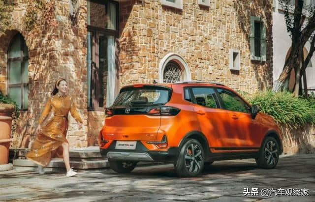 高颜值小型SUV：长安新CS15顶配不到8万