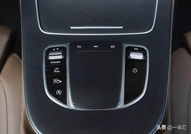 奔驰新款E200L运动版，网友：它是同级别中，更豪华的最低配