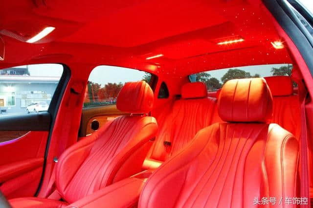 奔驰 E300 骚红内饰改装实例！